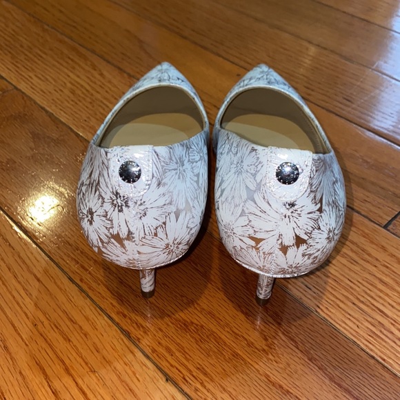 🔥🔥🔥NEW Michael Kors Floral Pumps Heels - Picture 3 of 7